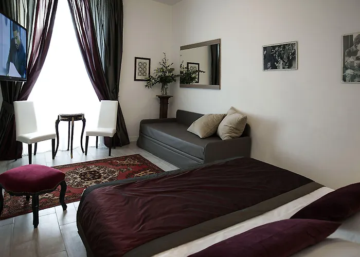 Roman Holidays Guest house 4*